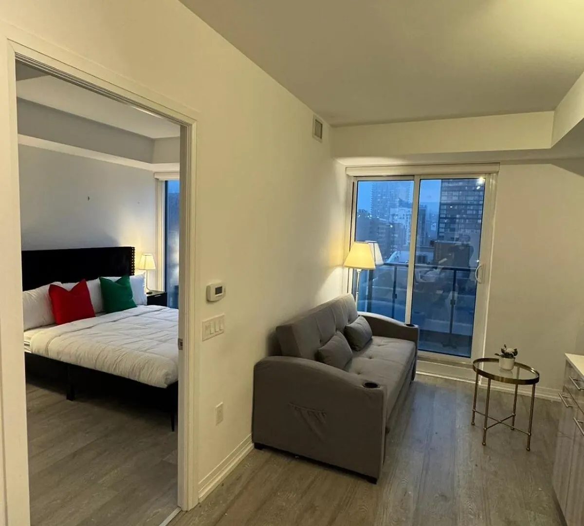 Royal Bnb 1 Bed 1 Den Pristine Downtown Toronto Retreat 0*,
