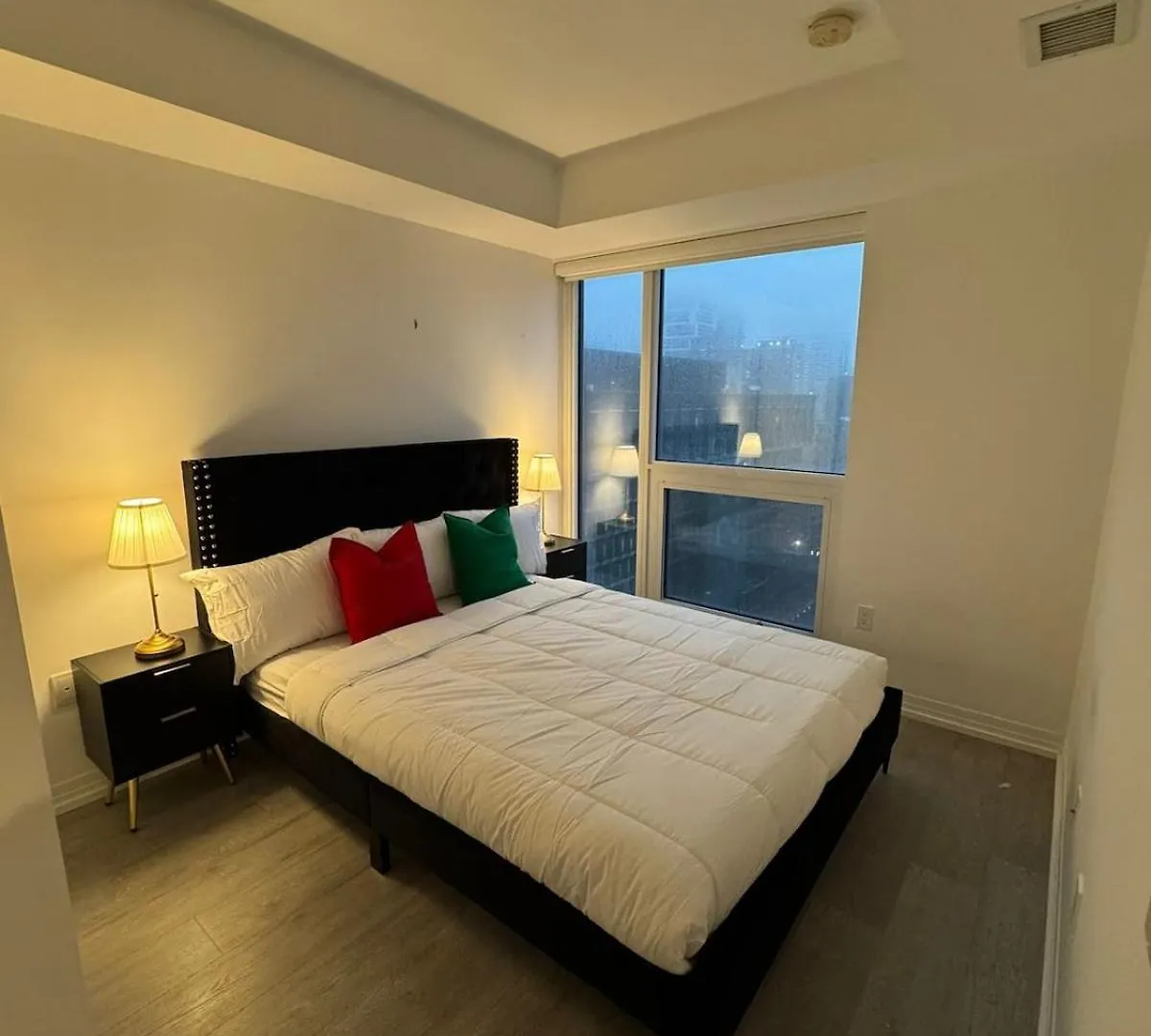 Royal Bnb 1 Bed 1 Den Pristine Downtown Toronto Retreat 公寓