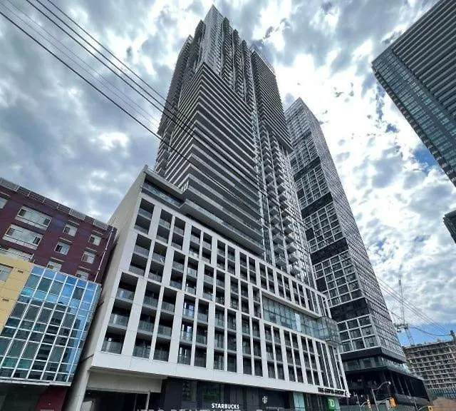 Royal Bnb 1 Bed 1 Den Pristine Downtown Toronto Retreat