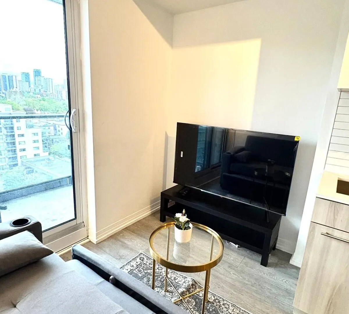 Royal Bnb 1 Bed 1 Den Pristine Downtown Toronto Retreat